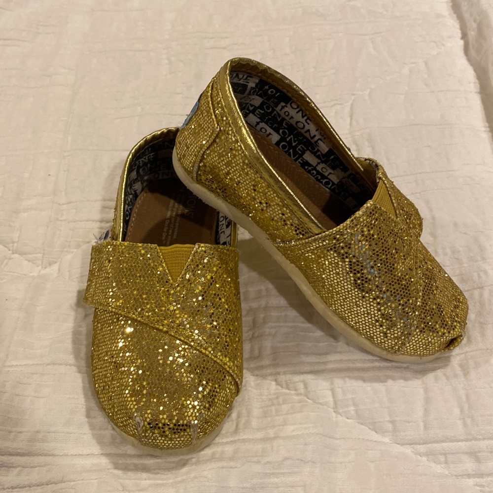 TODDLER TOMS - GREAT CONDITION